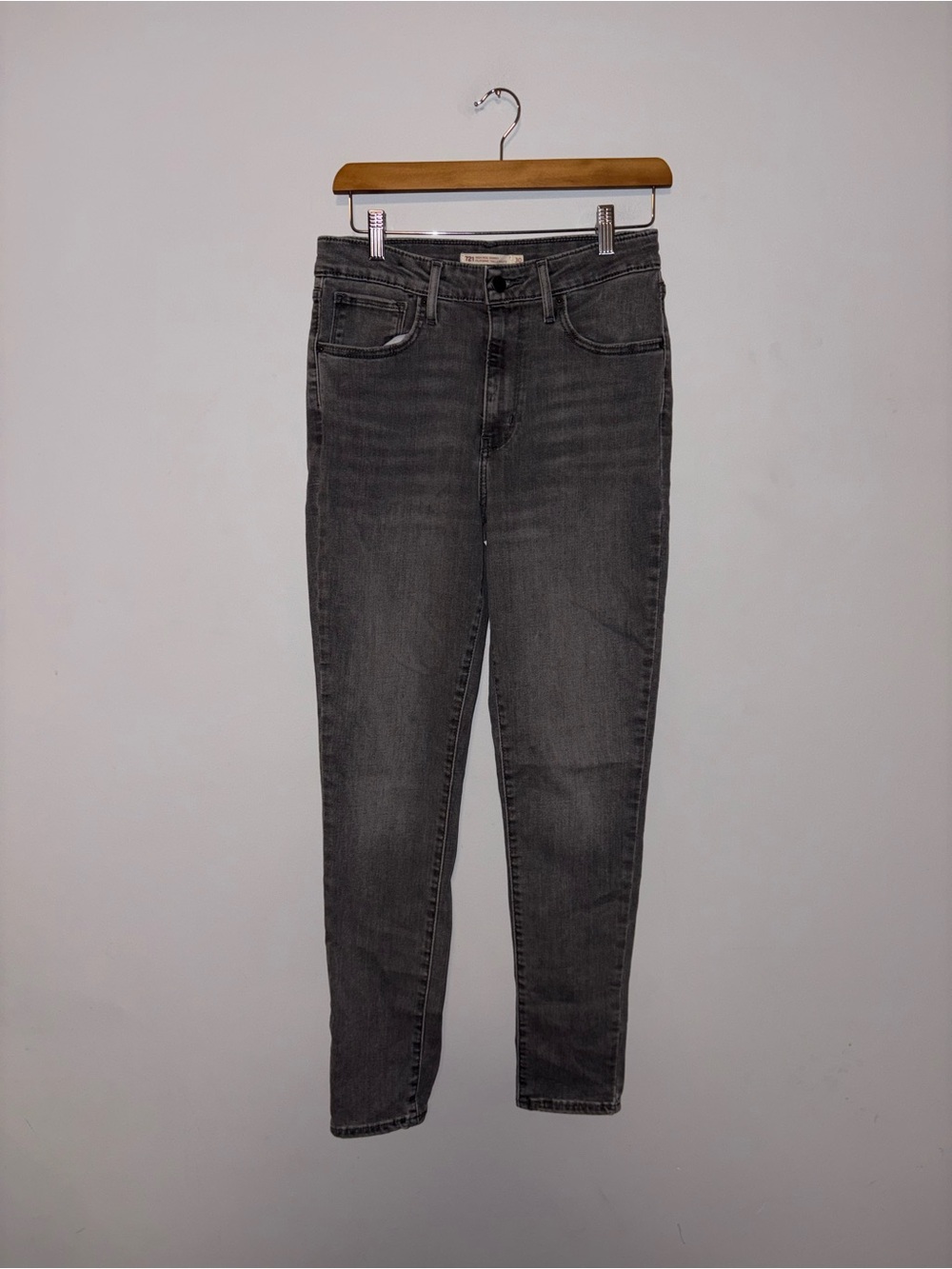 Levi’s • Gray Jeans